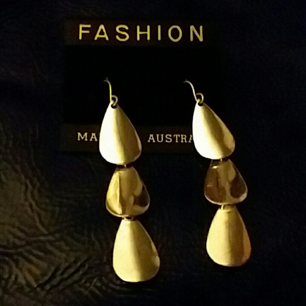 NWT fashion silver tone dangle earrings